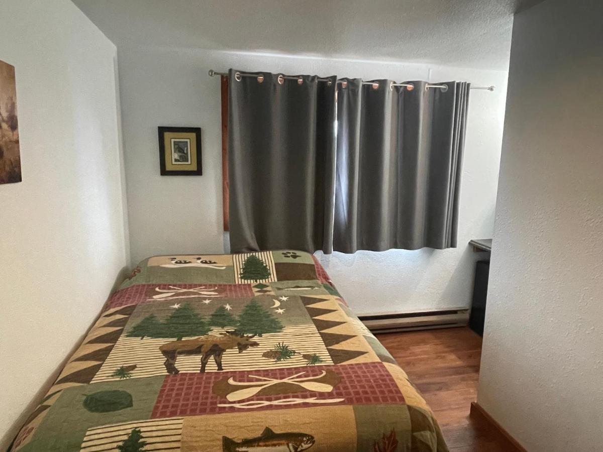 Brown Bear Saloon & Motel Bird Creek Экстерьер фото